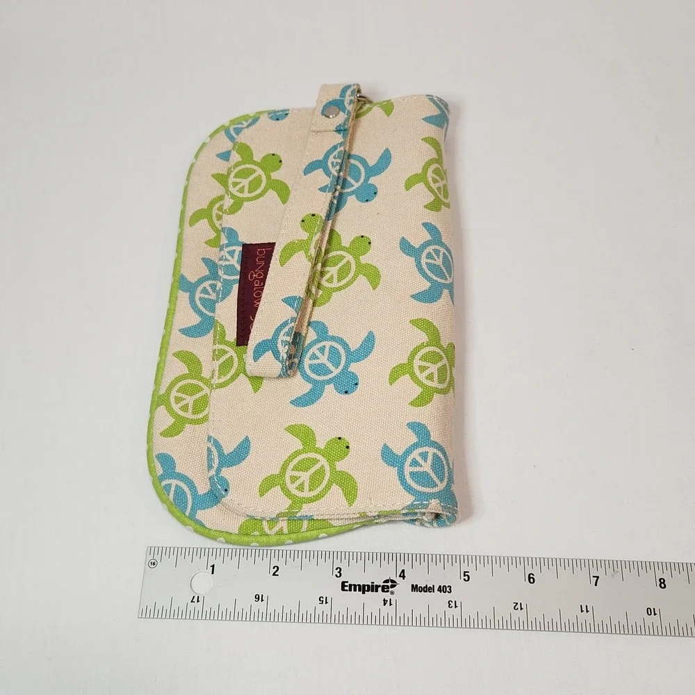 Bungalow 360 Canvas Wristlet Peace Turtles 8.5x5 Zip‎ + Magnetic Closure